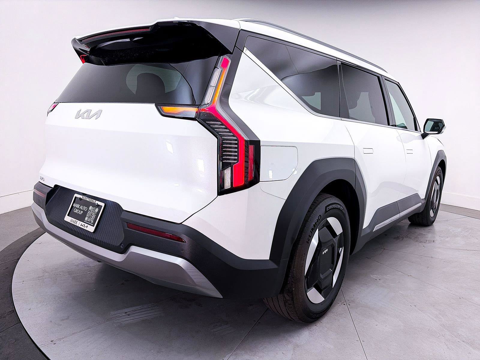 Used 2024 Kia EV9 Wind AWD/4WD image 17