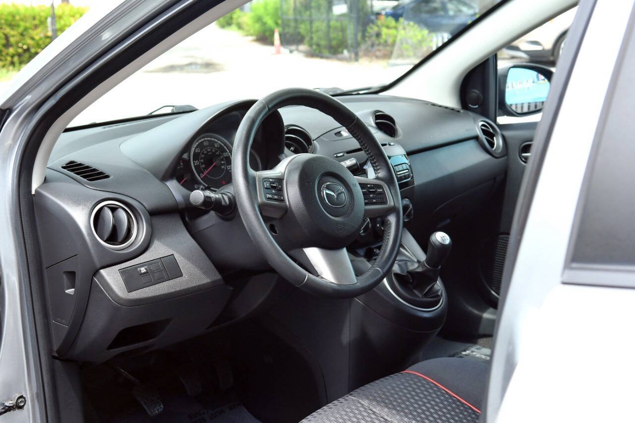 Used 2011 MAZDA MAZDA2 Touring FWD image 20