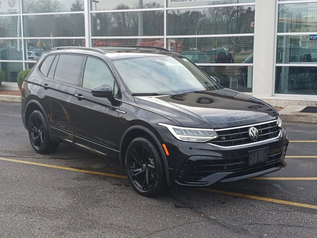 Used 2024 Volkswagen Tiguan SE R-Line