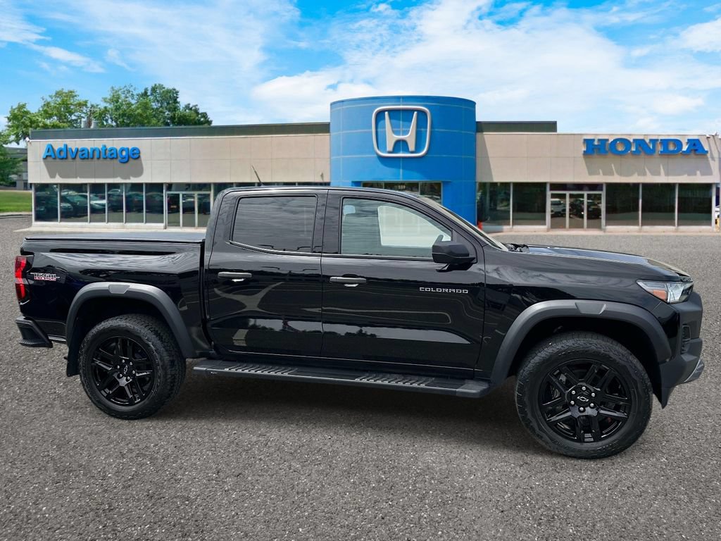 Used 2023 Chevrolet Colorado Trail Boss w/ LPO, Dark Essentials Package AWD/4WD image 3