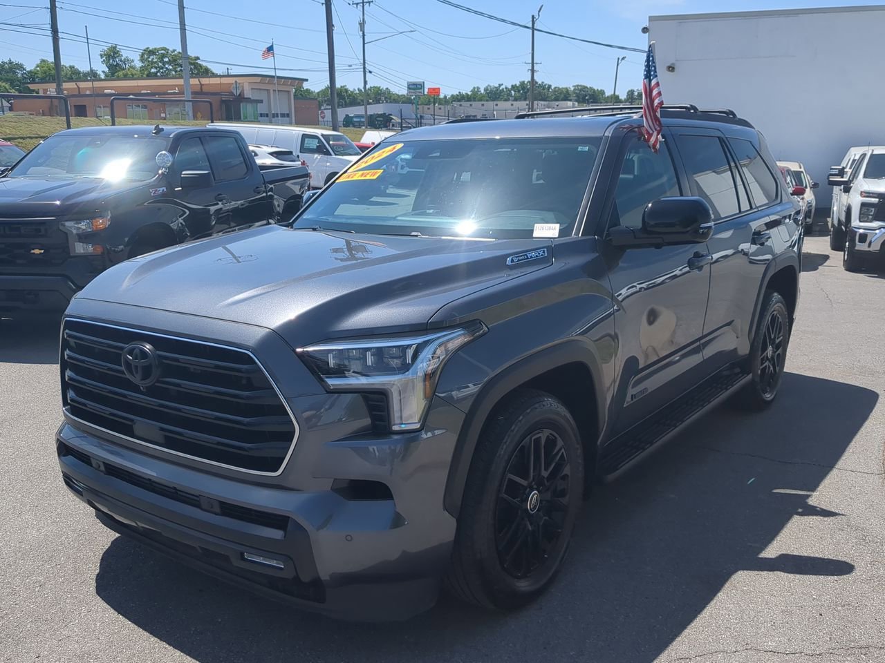 Used 2024 Toyota Sequoia SR5 AWD/4WD image 4