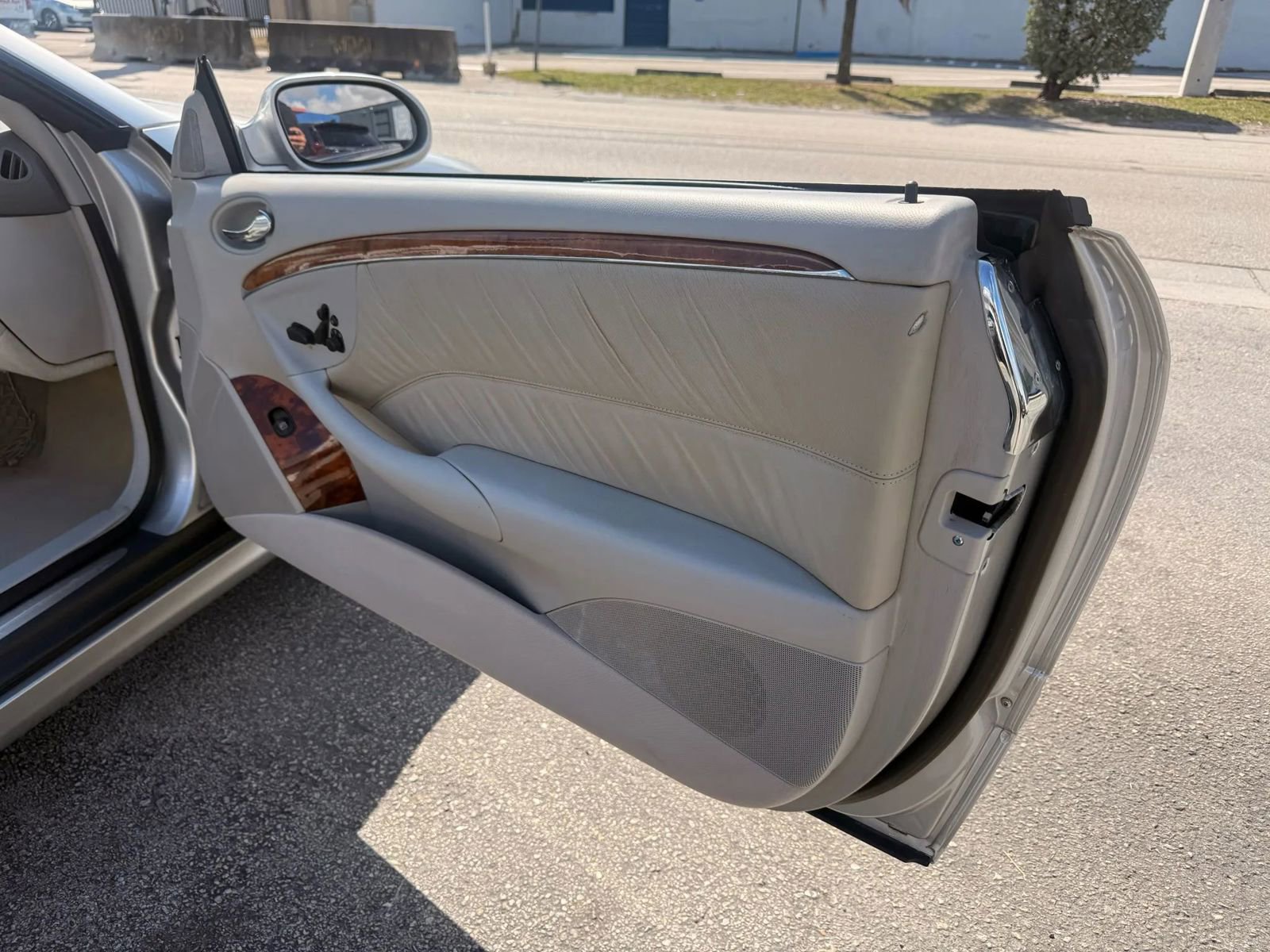 Used 2005 Mercedes-Benz CLK 320 Cabriolet image 26