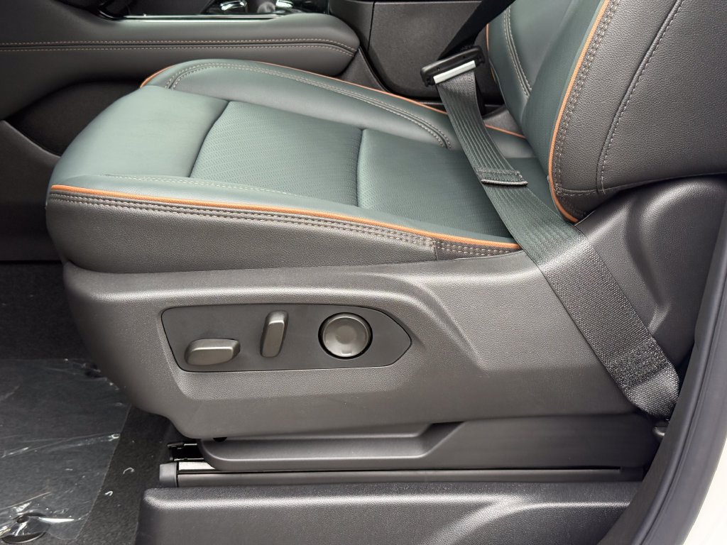 New 2026 GMC Yukon XL AT4 w/ AT4 Premium Plus Package AWD/4WD image 16