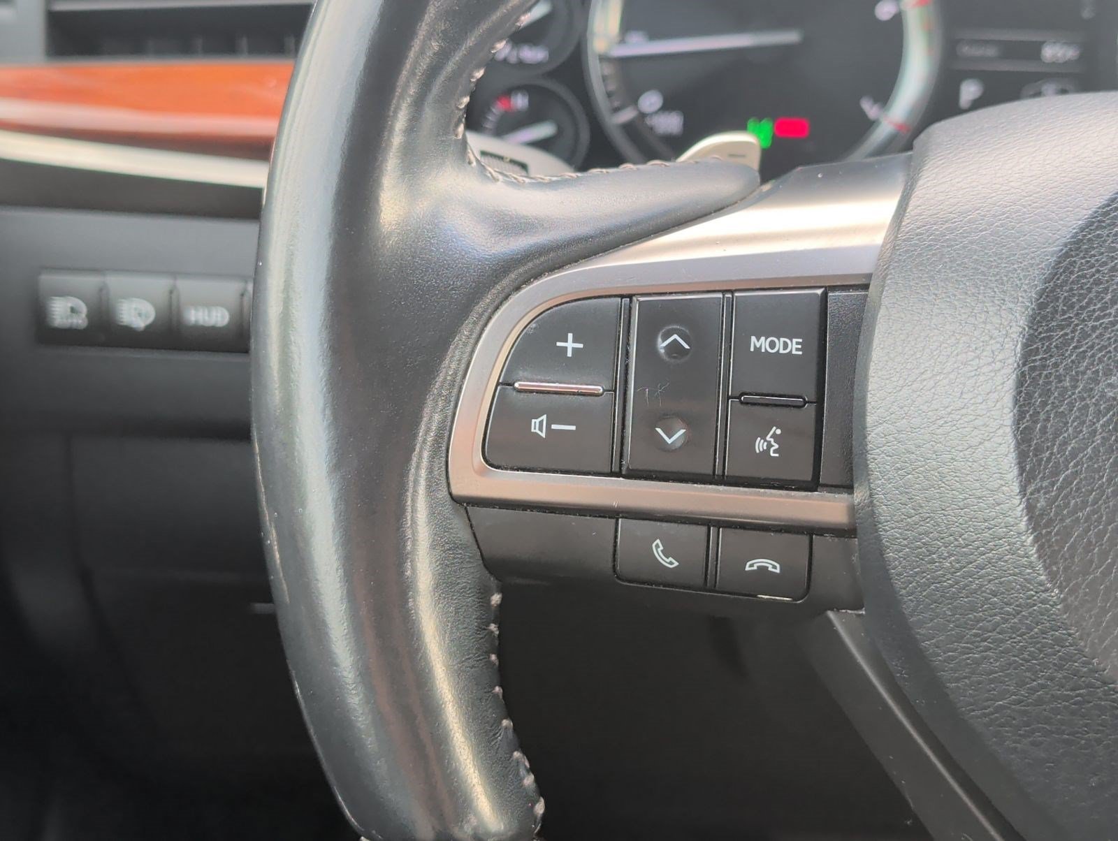 Used 2019 Lexus LX 570 4WD w/ Luxury Package image 14