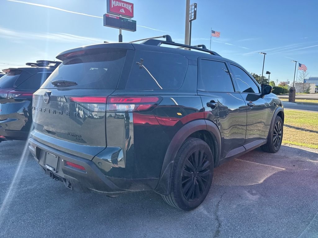 Used 2024 Nissan Pathfinder Platinum w/ Black Appearance Package image 8
