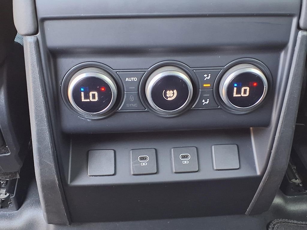 Used 2024 Land Rover Defender 110 X-Dynamic SE AWD/4WD image 17