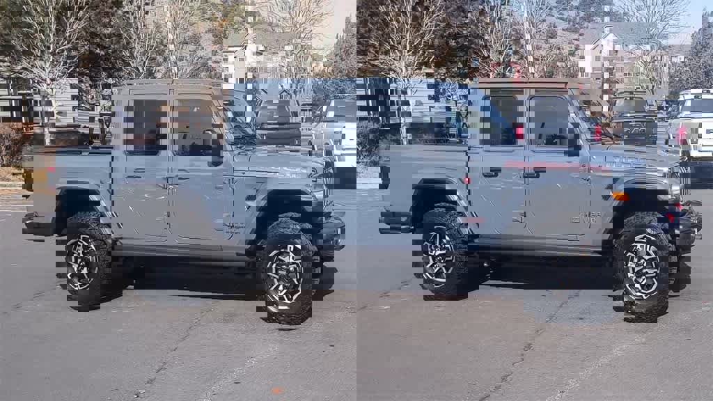 Used 2025 Jeep Gladiator Rubicon w/ Convenience Group image 2