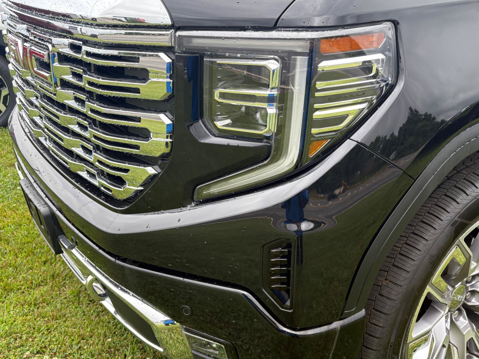 Used 2022 GMC Sierra 1500 Denali w/ Denali Reserve Package AWD/4WD image 14