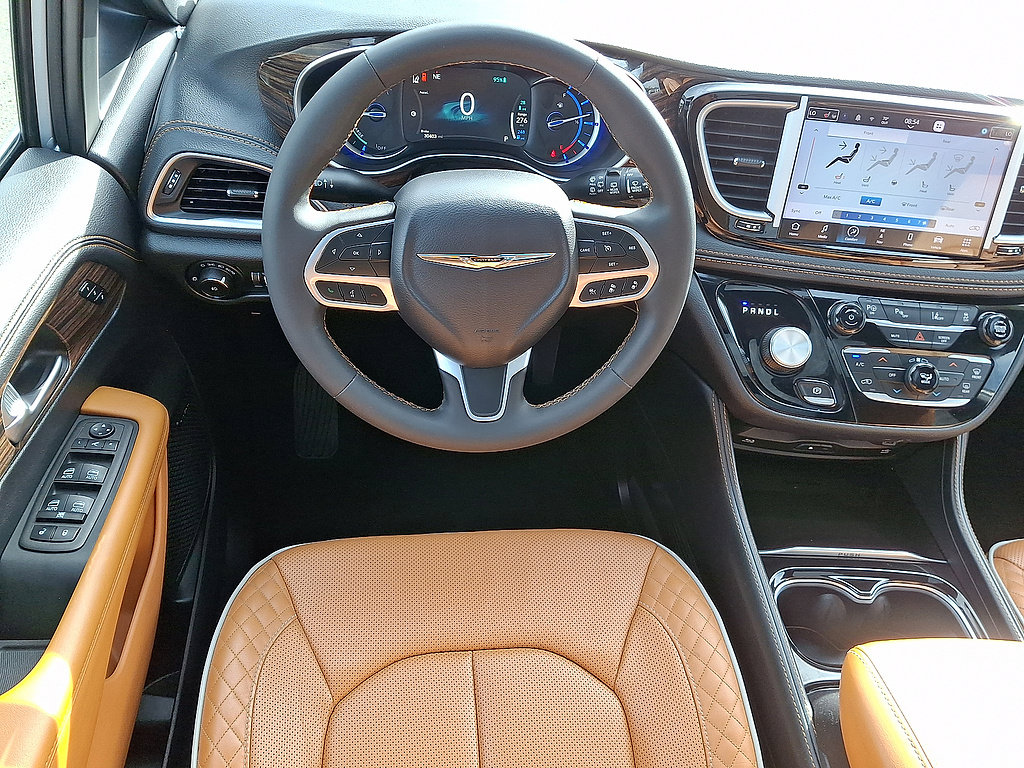 Certified 2023 Chrysler Pacifica Pinnacle FWD image 13