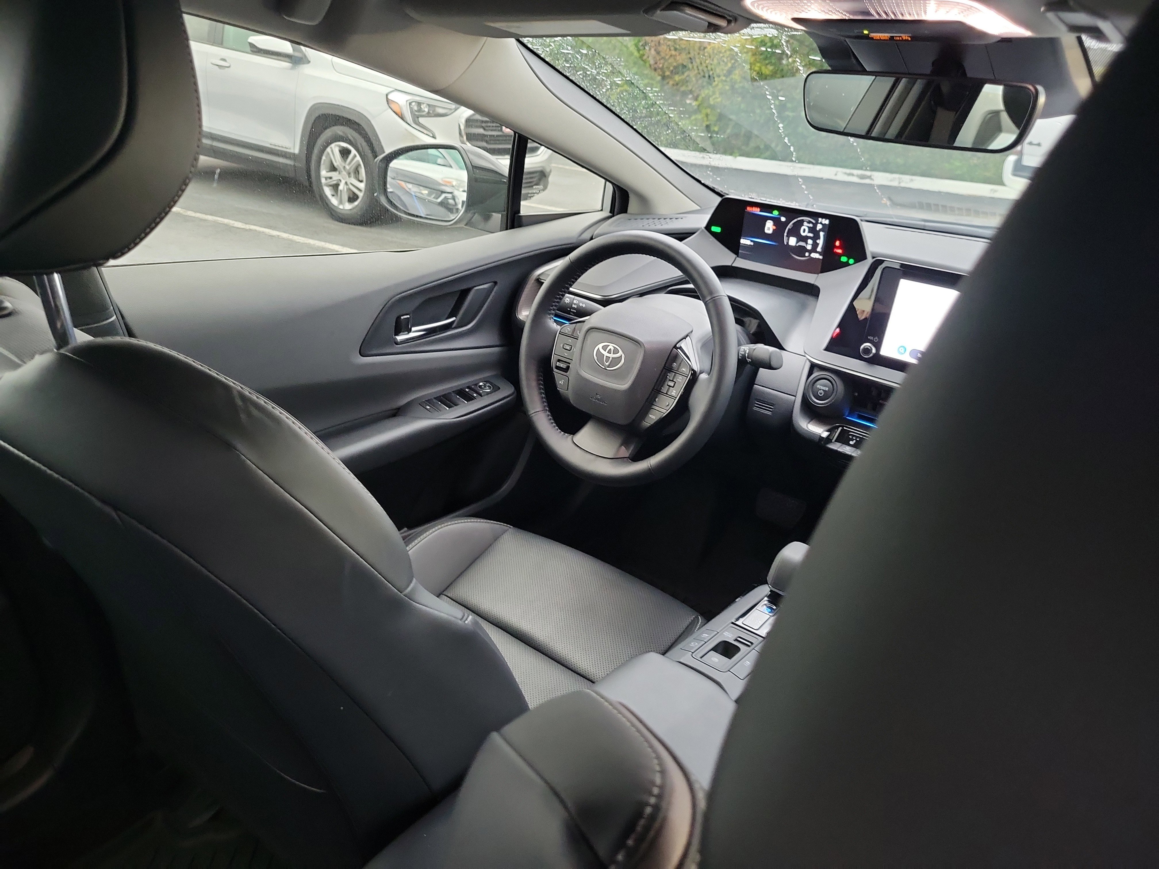 Used 2025 Toyota Prius XLE image 14