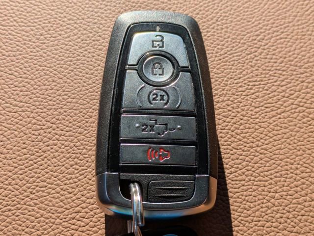 New 2026 Ford F250 Lariat w/ Black Appearance Package image 30