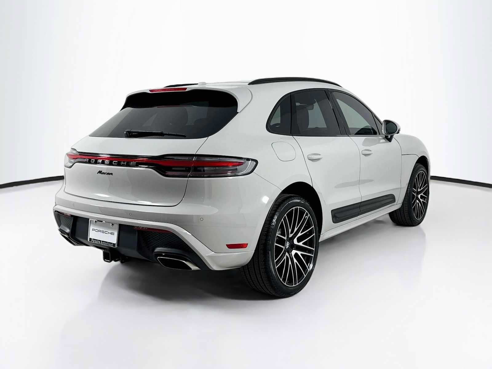 Certified 2025 Porsche Macan AWD/4WD image 9
