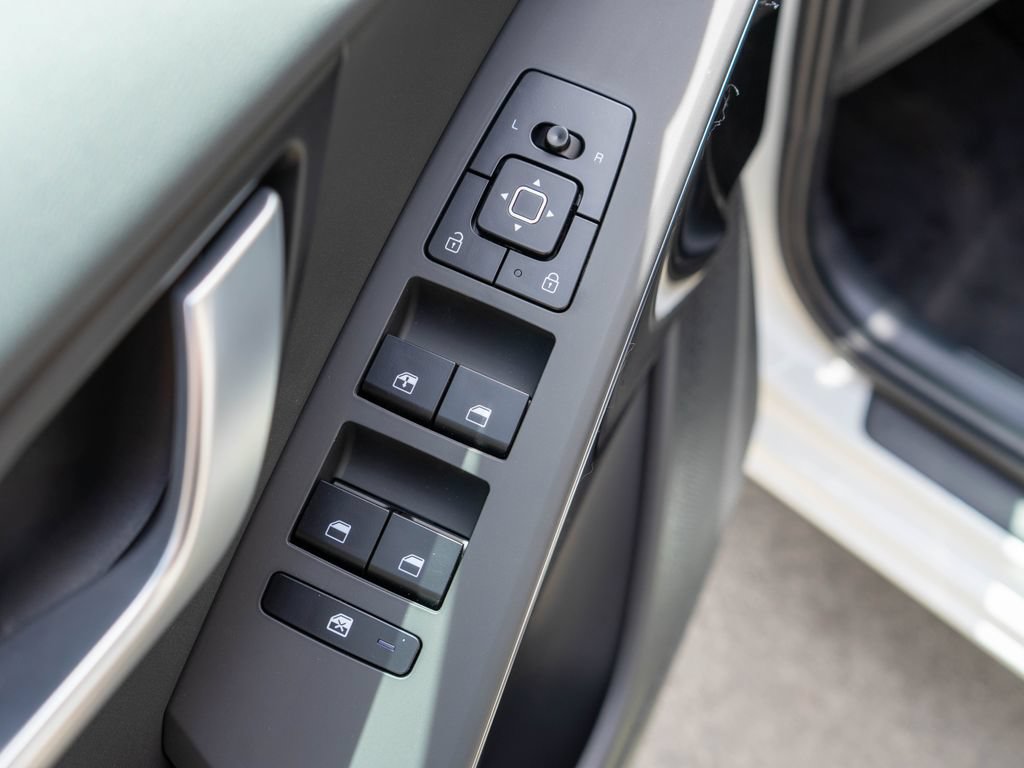 New 2026 Kia Niro EX FWD image 16