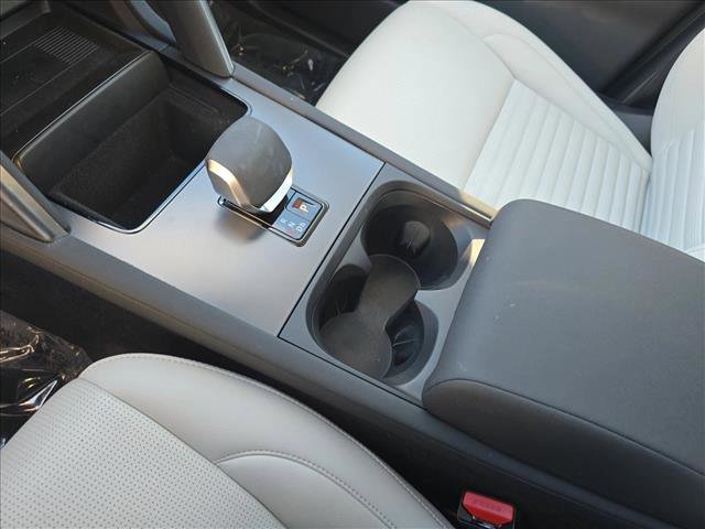 Used 2025 Land Rover Discovery Sport S image 25