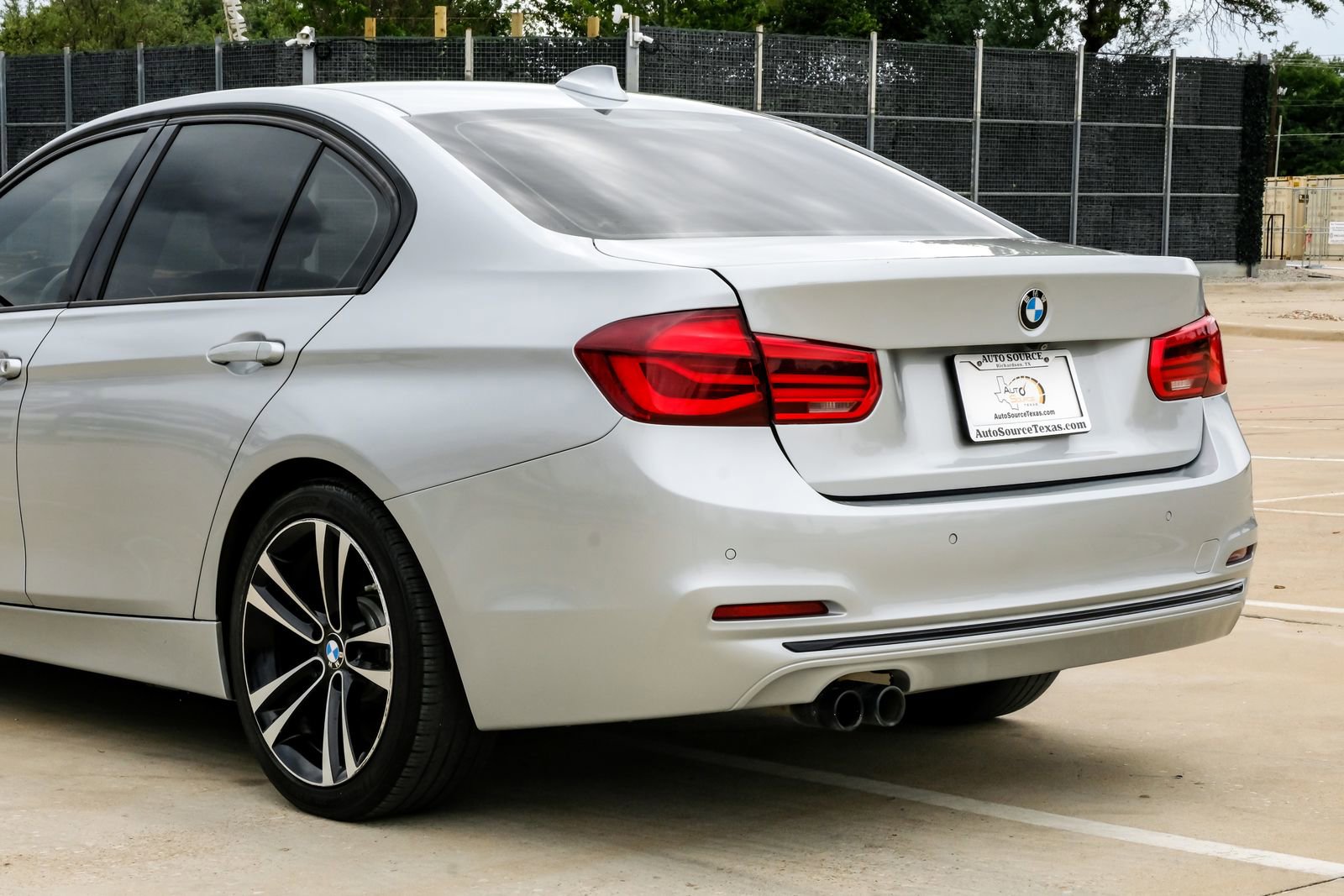 Used 2018 BMW 330i Sedan w/ Convenience Package RWD image 17