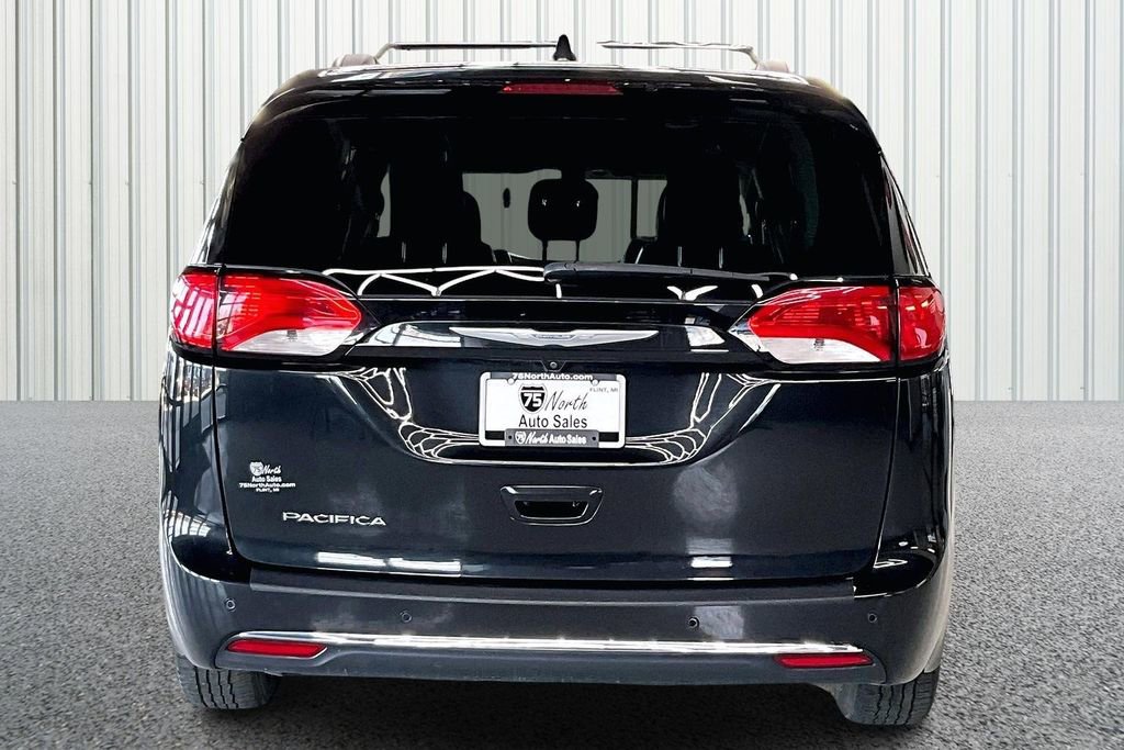 Used 2017 Chrysler Pacifica Touring-L image 5