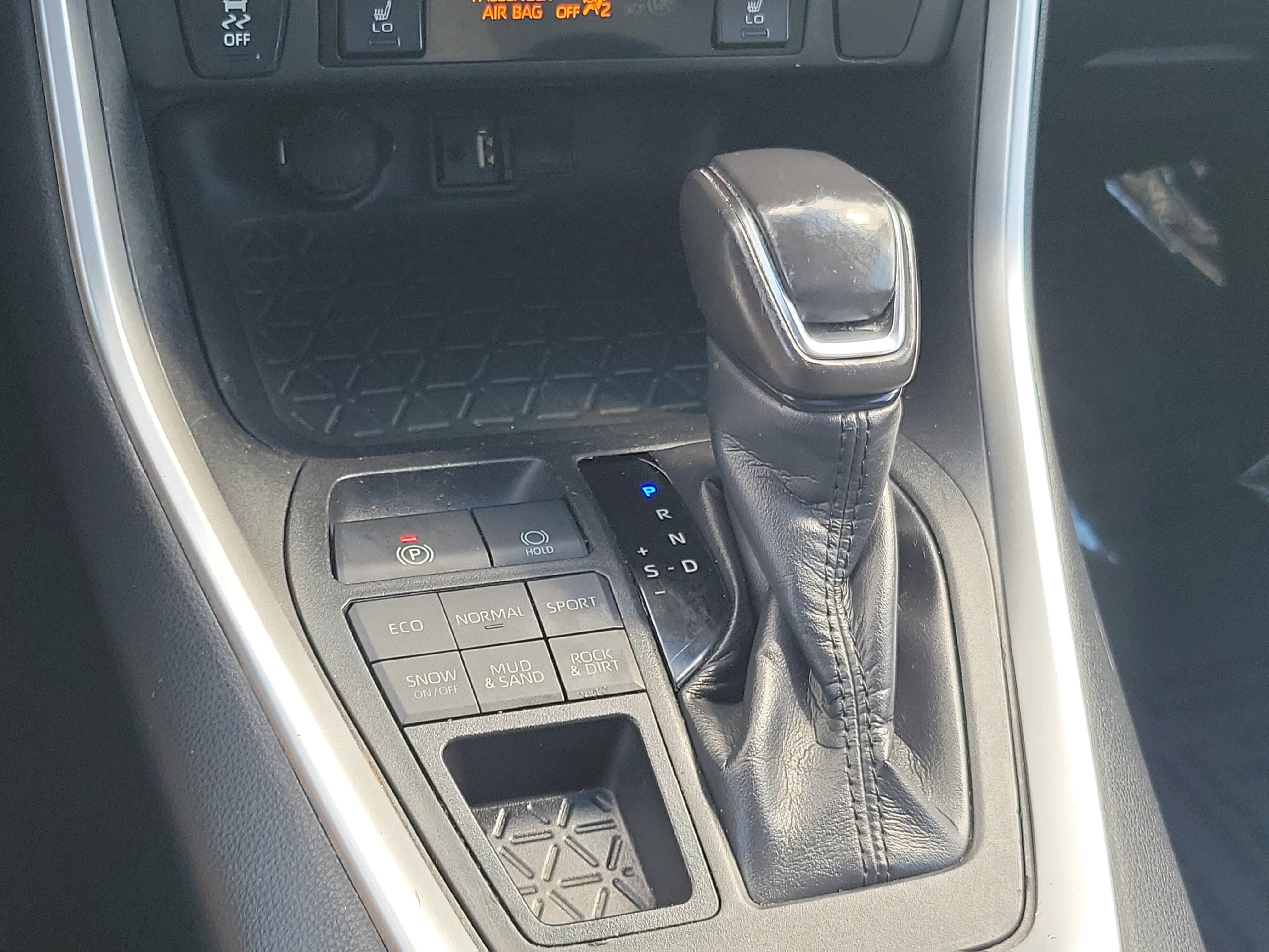 Used 2019 Toyota RAV4 XLE Premium w/ Cold Weather Package AWD/4WD image 30