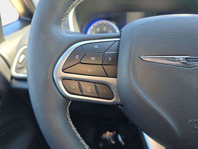 Used 2025 Chrysler Pacifica Select FWD image 21