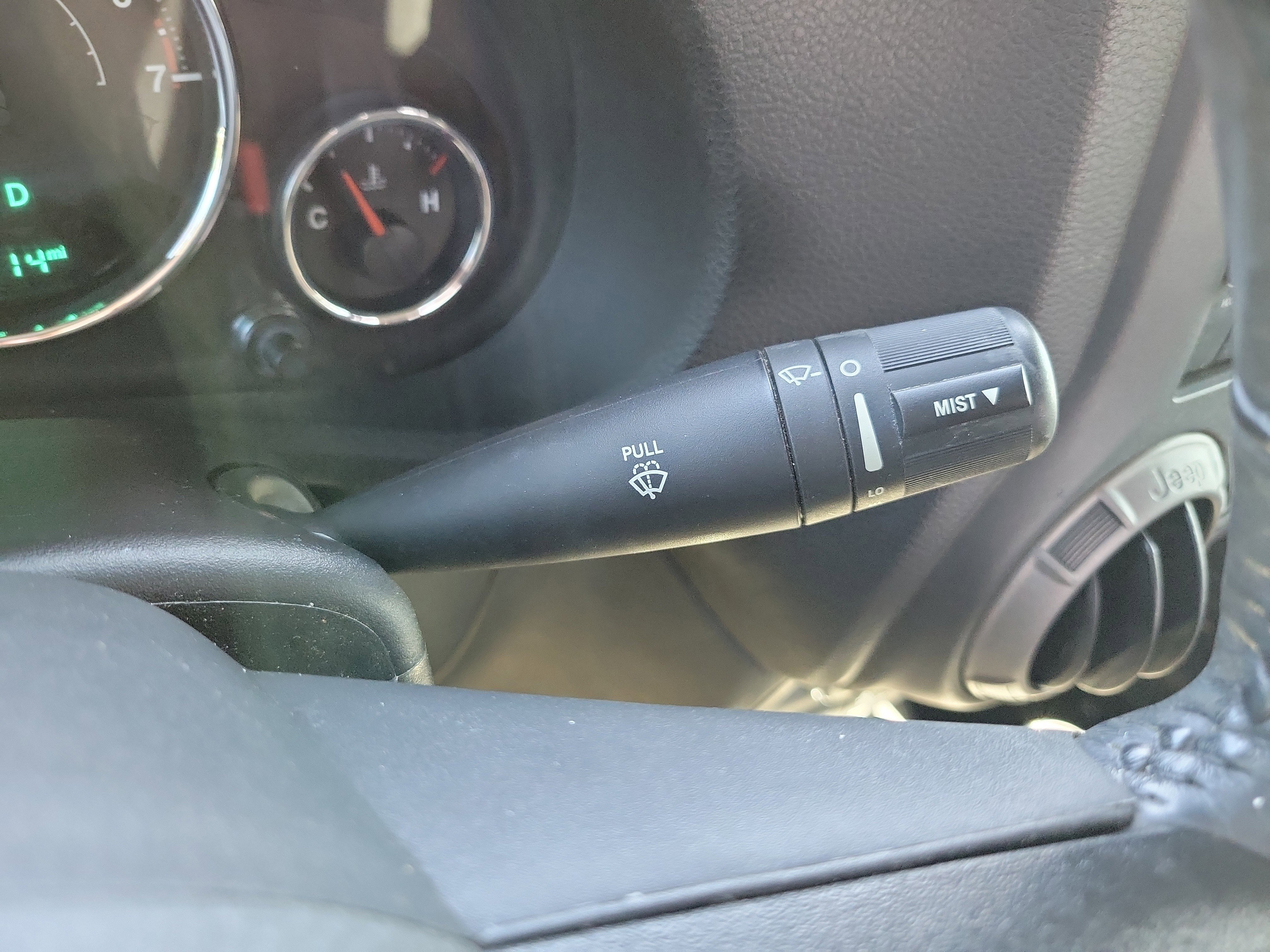 Used 2018 Jeep Wrangler Unlimited Sport w/ Connectivity Group AWD/4WD image 26