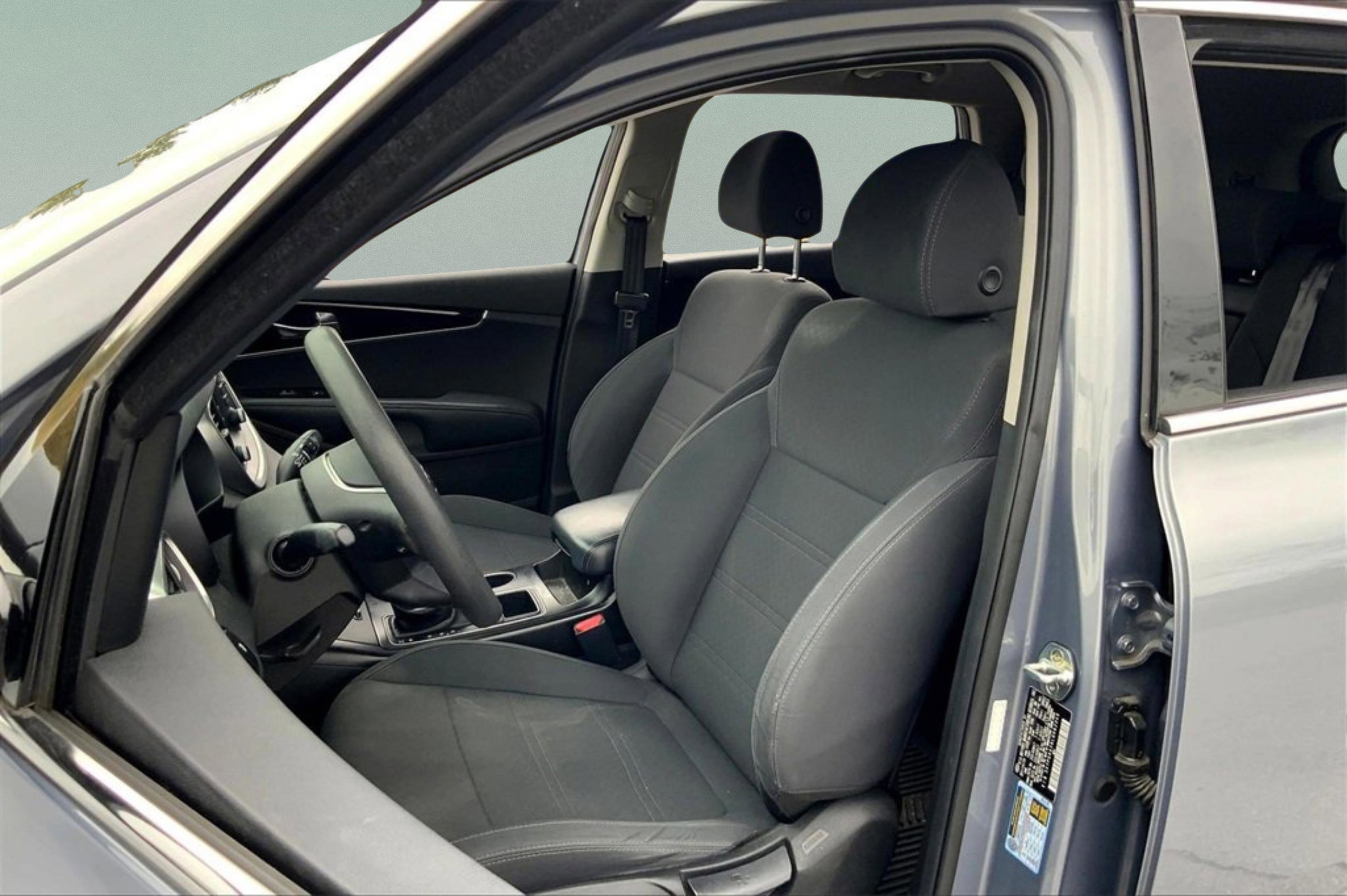 Used 2020 Kia Sorento LX image 26