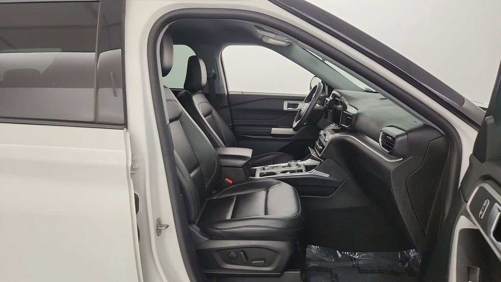 Used 2023 Ford Explorer XLT w/ Equipment Group 202A AWD/4WD image 29