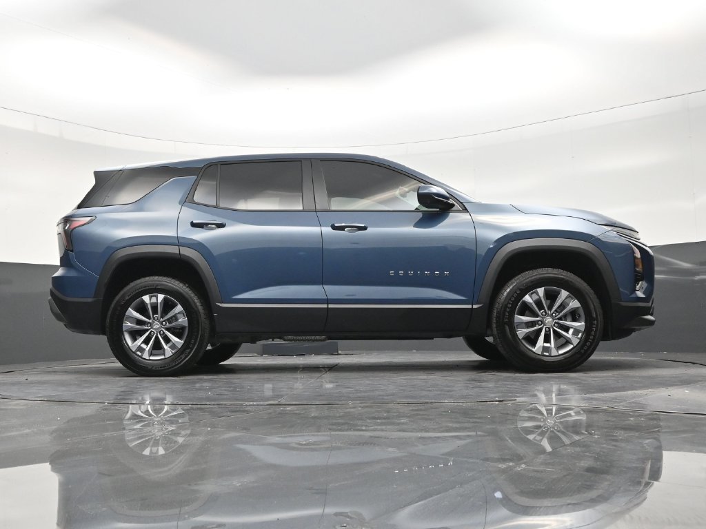 Used 2026 Chevrolet Equinox LT w/ Safety and Technology Package FWD image 24