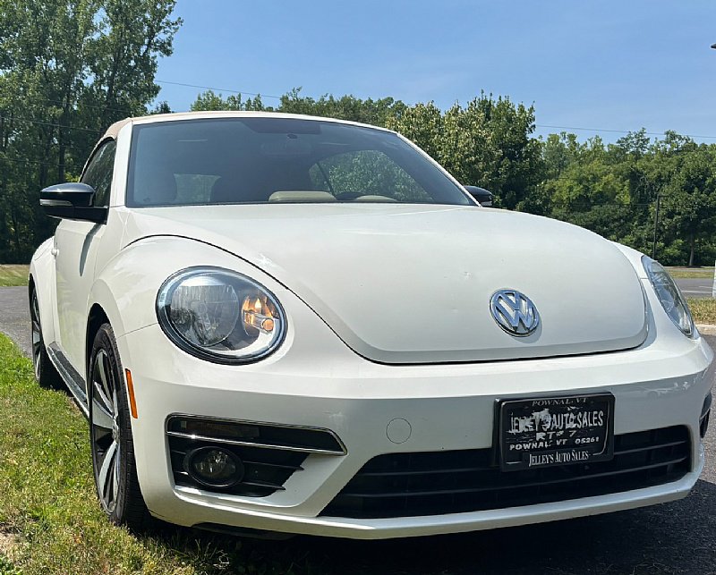 Used 2013 Volkswagen Beetle 2.0T image 4