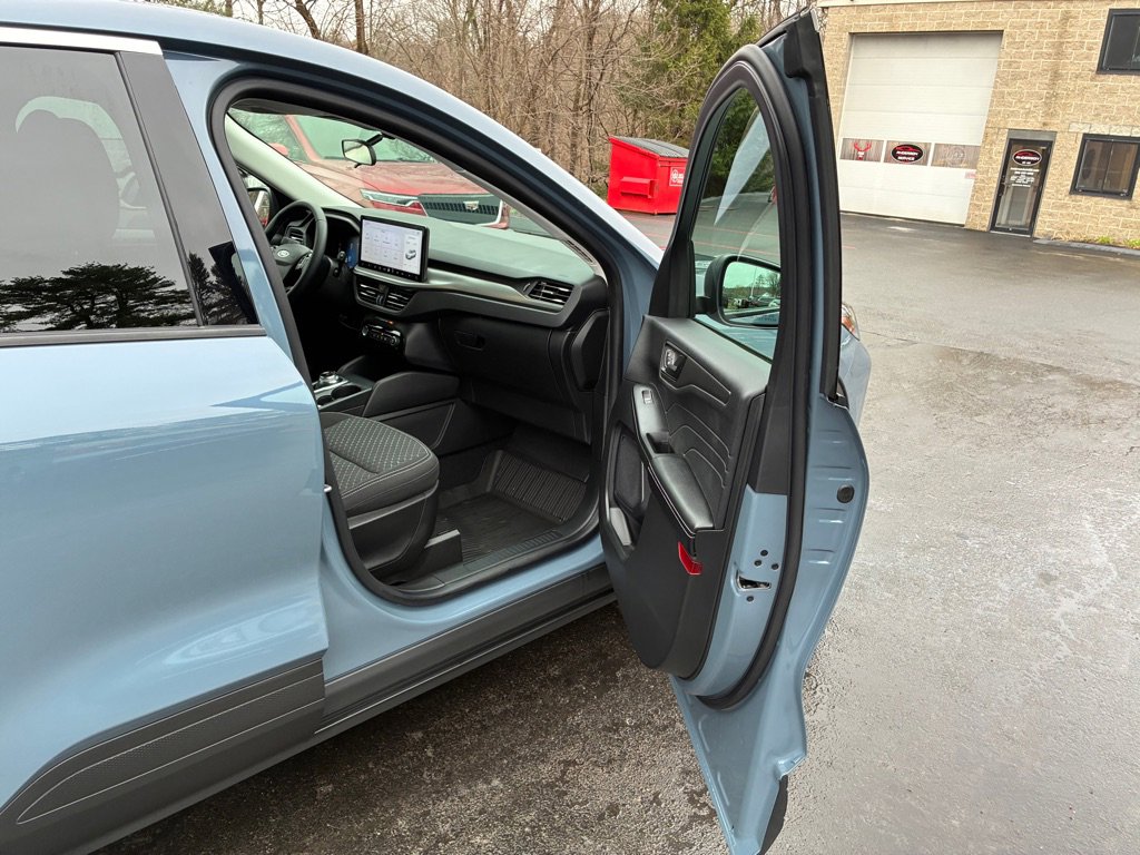Used 2023 Ford Escape Active w/ Tech Pack #1 AWD/4WD image 13