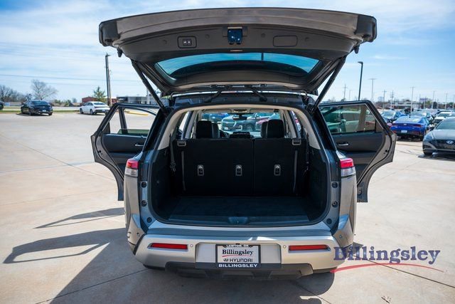 Used 2025 Nissan Pathfinder SL AWD/4WD image 17