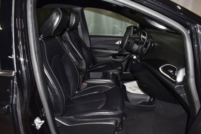 Certified 2025 Chrysler Pacifica Select image 29