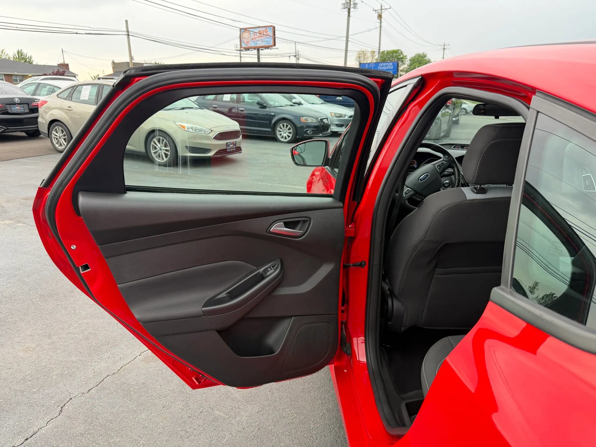 Used 2017 Ford Focus ST FWD image 34