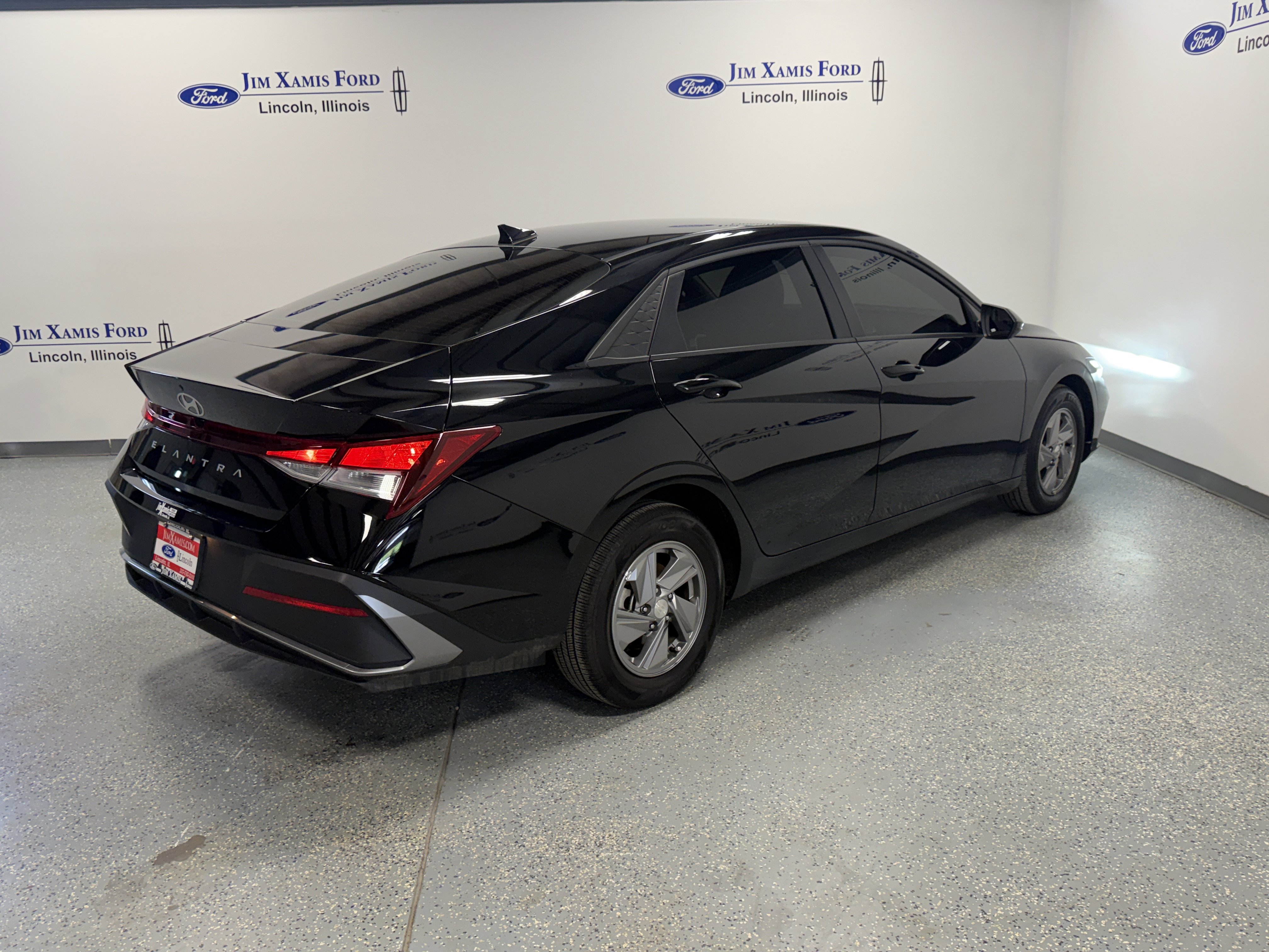 Used 2025 Hyundai Elantra SE FWD image 32