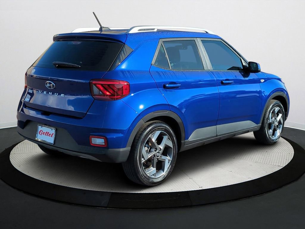 Certified 2025 Hyundai Venue SEL image 4