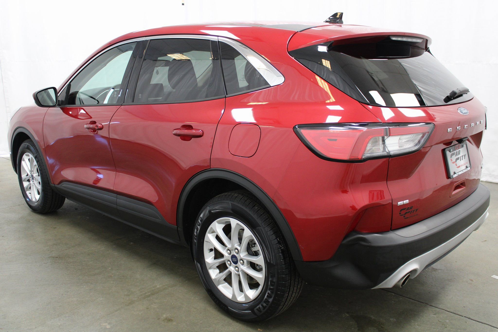 Used 2020 Ford Escape SE image 8