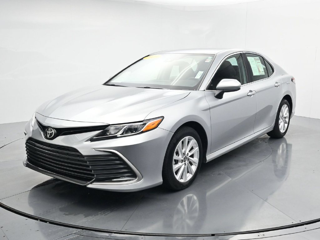 Used 2023 Toyota Camry LE AWD/4WD image 4