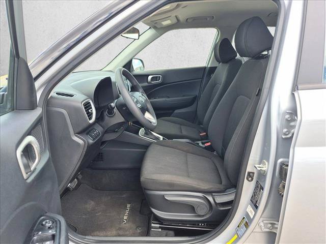 Used 2021 Hyundai Venue SE FWD image 17
