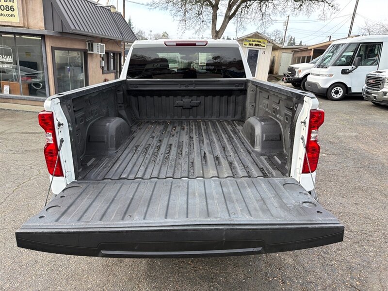 Used 2022 Chevrolet Silverado 1500 LT w/ Z71 Off-Road Package AWD/4WD image 29