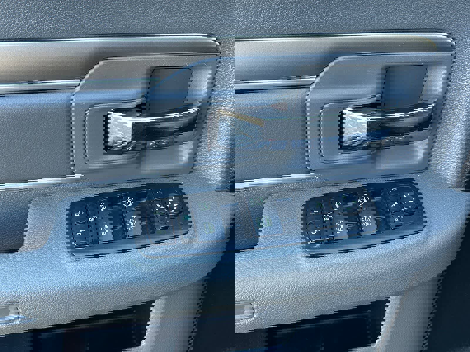 Used 2014 RAM 1500 Outdoorsman image 13