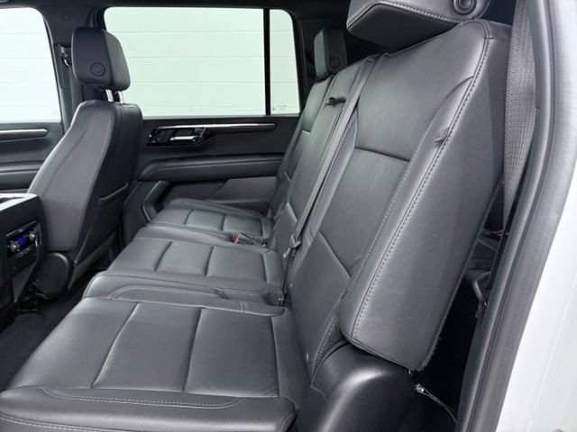 Used 2025 Chevrolet Suburban Z71 AWD/4WD image 24