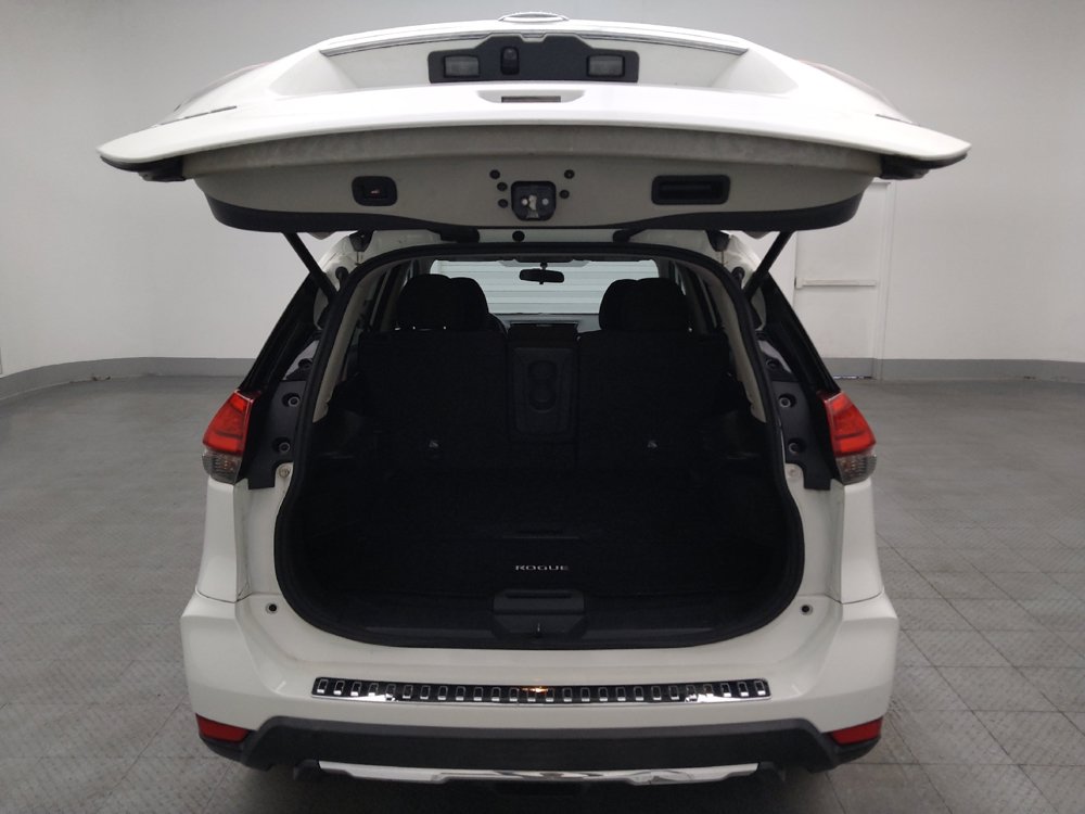 Used 2017 Nissan Rogue SV w/ SV Premium Package FWD image 29