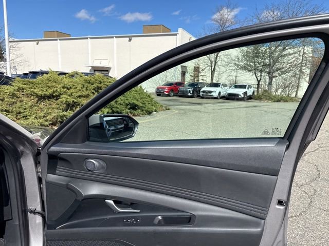 Used 2023 Hyundai Elantra SEL w/ Convenience Package image 37