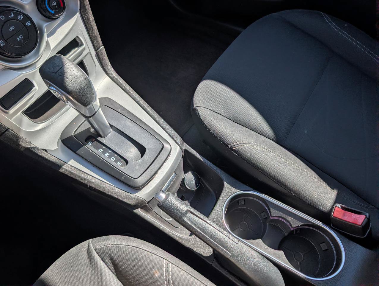 Used 2015 Ford Fiesta SE FWD image 24