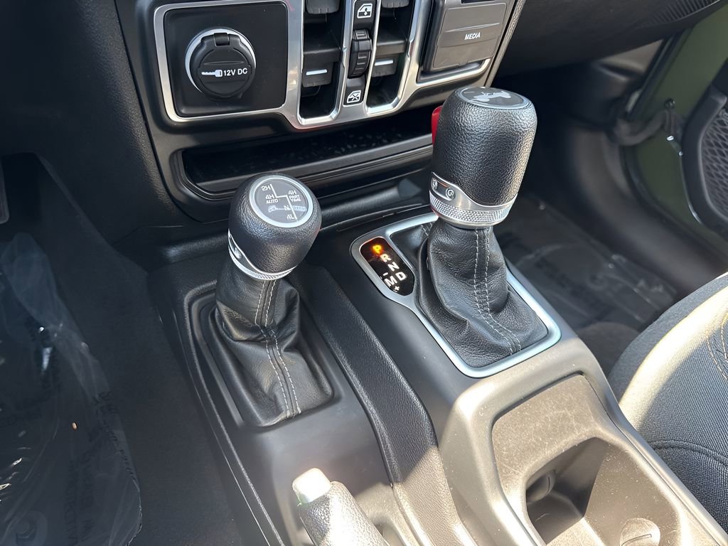 Used 2024 Jeep Wrangler Unlimited w/ Convenience Group AWD/4WD image 16