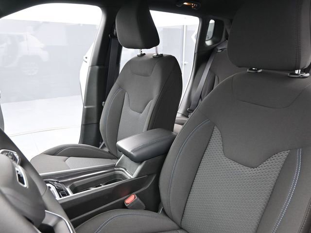 Used 2025 Jeep Compass Sport image 24