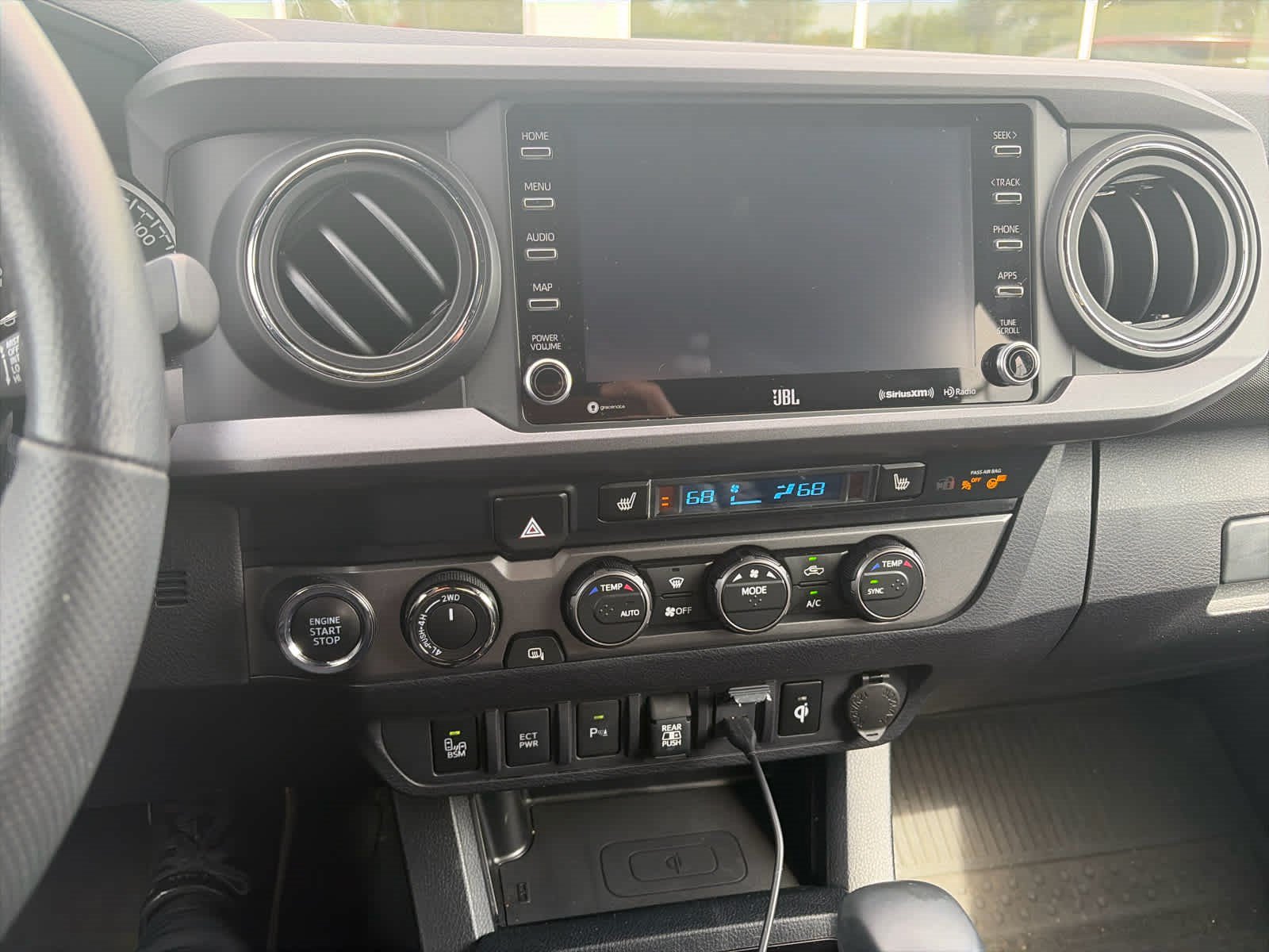 Used 2020 Toyota Tacoma TRD Off-Road w/ TRD Premium Off Road Package AWD/4WD image 9