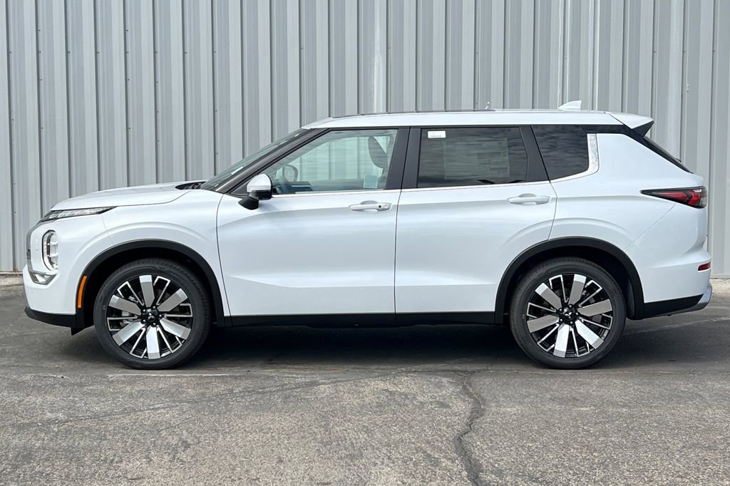 New 2026 Mitsubishi Outlander SE image 8