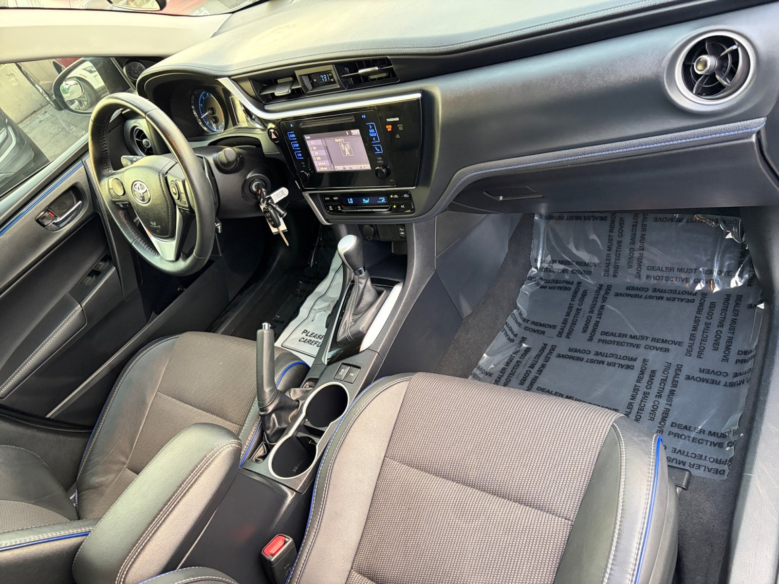 Used 2017 Toyota Corolla SE w/ Carpet Mat Package (TMS) FWD image 34