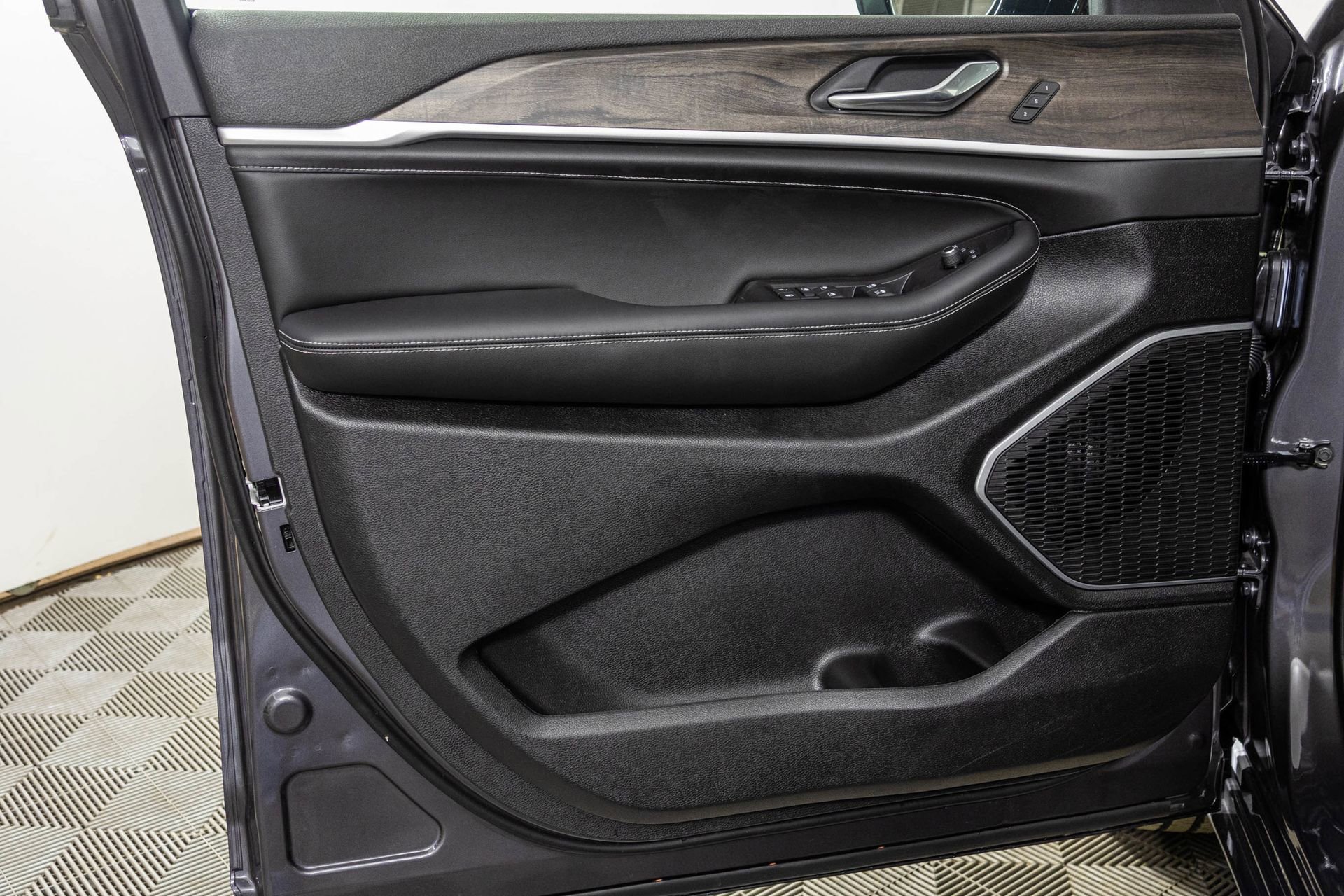 New 2026 Jeep Grand Cherokee L Limited image 39