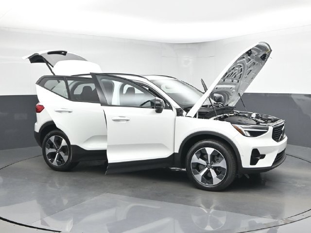 Used 2024 Volvo XC40 B5 Plus AWD/4WD image 49