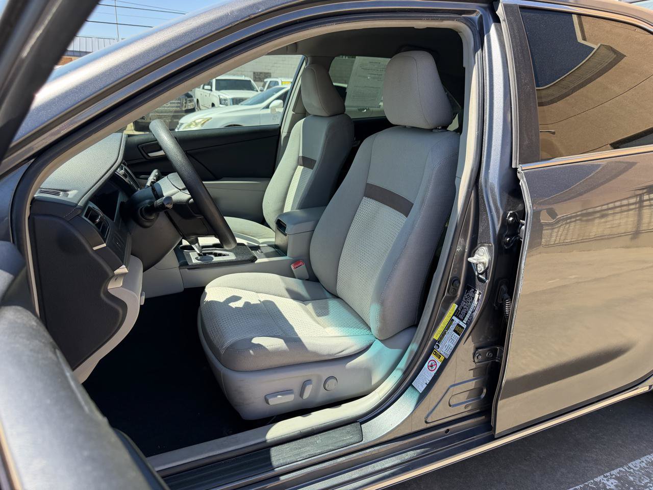 Used 2014 Toyota Camry LE FWD image 11